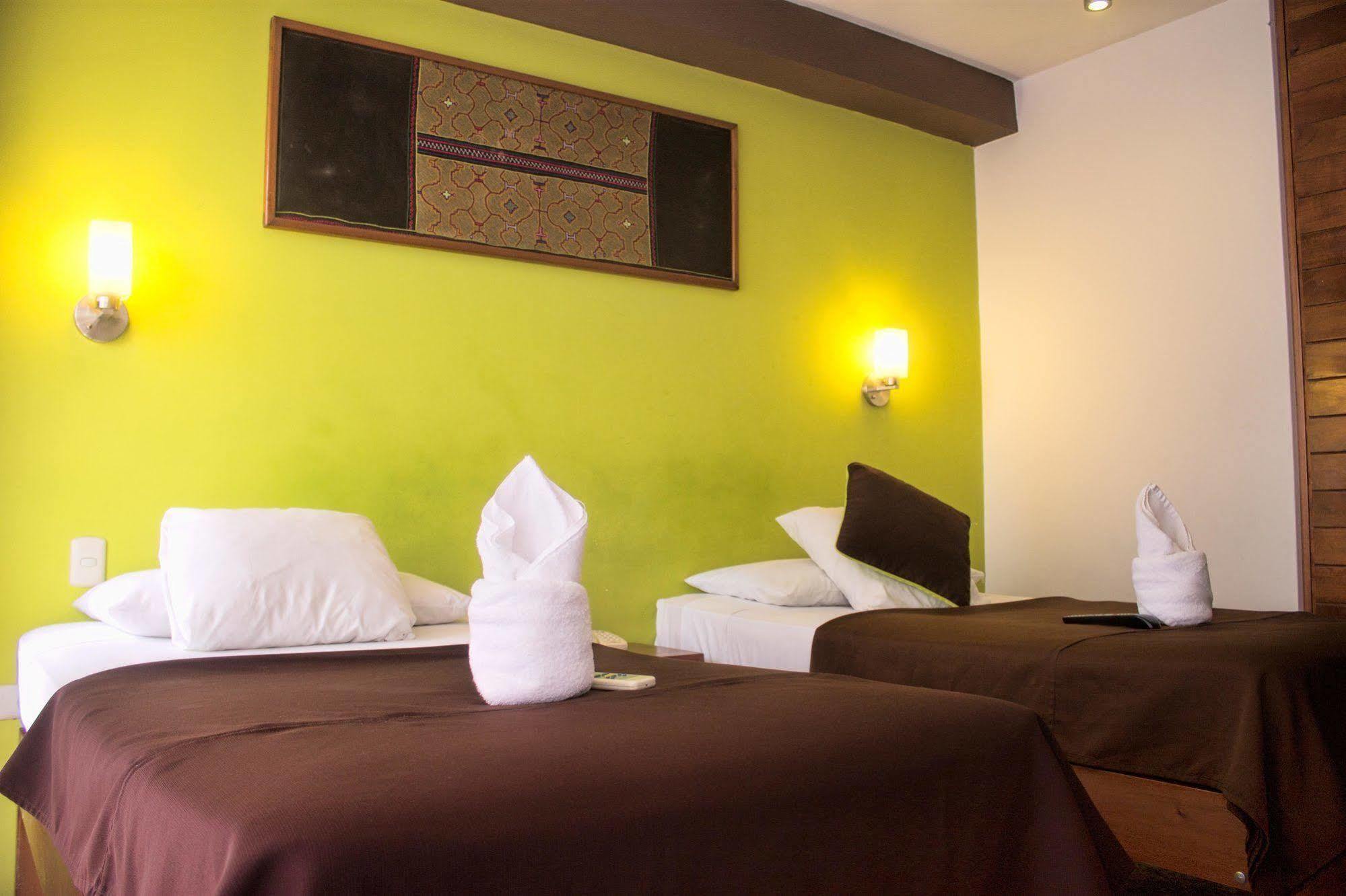 Amazon Hotel Iquitos Exterior foto